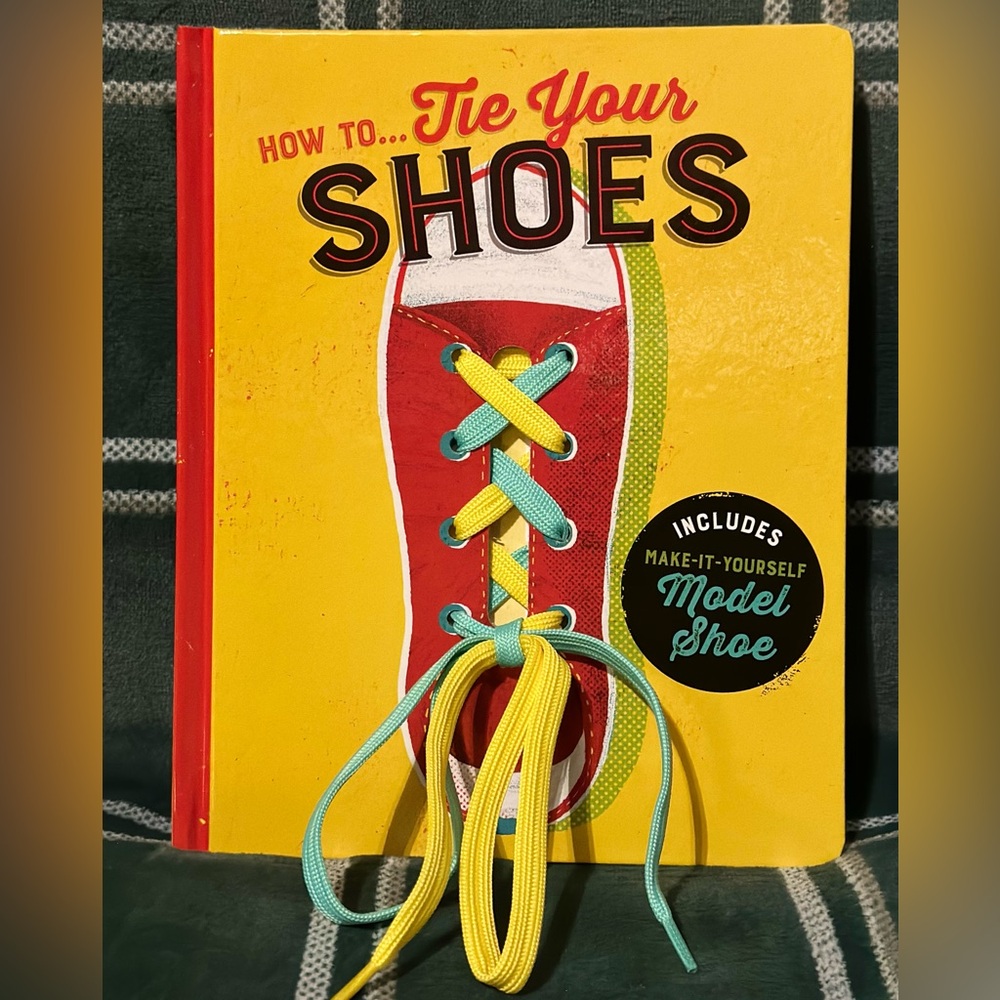 How to... Tie Your Shoes w/Make-It-Yourself Model Shoe by Cottage Door Press NEW